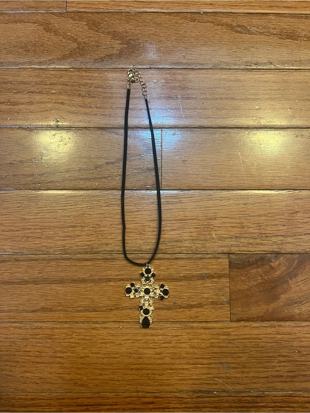 NWOT Cross choker